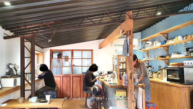 老饕帶路的IG美食! 小吉市場: 隱藏老屋咖啡店 完美大人系手工布丁,法芙娜可可捲  安靜位少寵物友善︱台北古亭站