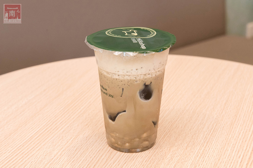 【台南飲料】期間限定販售|自家牧場鮮奶搭配焙茶|引進日本京都宇治焙茶~~迷客夏宇治焙茶鮮奶系列 - 南人幫