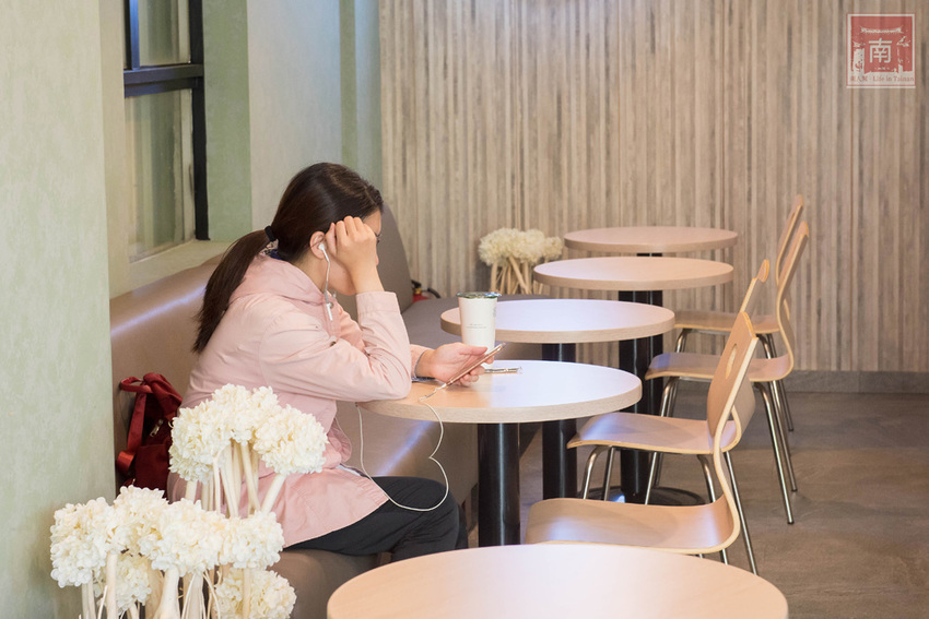 【台南飲料】期間限定販售|自家牧場鮮奶搭配焙茶|引進日本京都宇治焙茶~~迷客夏宇治焙茶鮮奶系列 - 南人幫