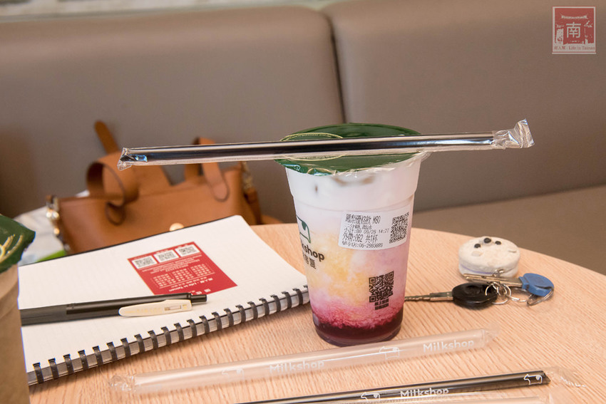 【台南飲料】期間限定販售|自家牧場鮮奶搭配焙茶|引進日本京都宇治焙茶~~迷客夏宇治焙茶鮮奶系列 - 南人幫