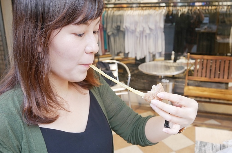 芋叔叔脆皮芋頭酥.芋泥球.芋頭大福.桃園美食.桃園車站美食.桃園車站必吃.芋頭酥.芋頭餅.爆漿芋頭酥.芋頭控.