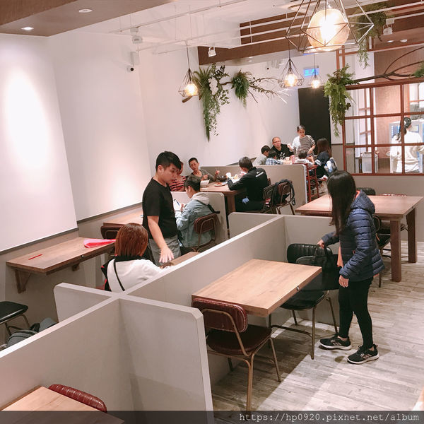 【三重】捷運台北橋美食,二鬼麵舖,三重質感文青吃麵店,特製手工麵,Q彈有勁~必吃"青麻辣",顛覆味蕾,清爽麻辣感,讓你百吃不厭!