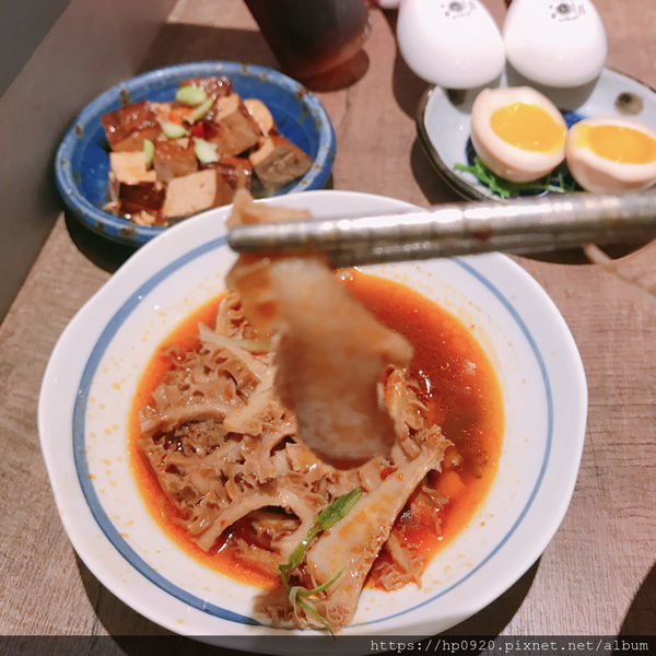 【三重】捷運台北橋美食,二鬼麵舖,三重質感文青吃麵店,特製手工麵,Q彈有勁~必吃"青麻辣",顛覆味蕾,清爽麻辣感,讓你百吃不厭!