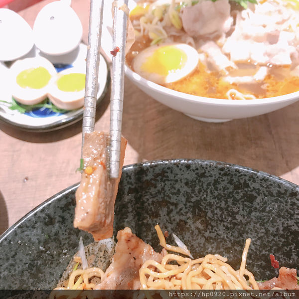 【三重】捷運台北橋美食,二鬼麵舖,三重質感文青吃麵店,特製手工麵,Q彈有勁~必吃"青麻辣",顛覆味蕾,清爽麻辣感,讓你百吃不厭!