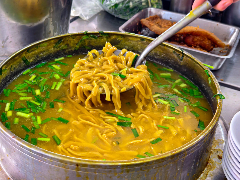 台中必吃美食!最道地台中大麵羹傳承三代50年老店,在地人早餐首選。