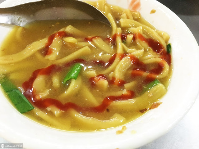 【台中中區】台中大麵羹 | 必吃在地人早餐 油蔥粗麵滿滿古早味 一定要加甜辣醬