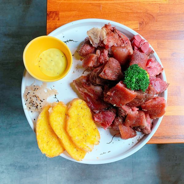 高雄愛河║義饗 Yi Shang║高雄美食║前金美食║前金區美食║鹽埕美食║高雄美食地圖║高雄食記║義大利麵║高雄餐廳║pasta║高雄義大利麵║高雄旅遊║高雄景點