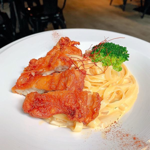 高雄愛河║義饗 Yi Shang║高雄美食║前金美食║前金區美食║鹽埕美食║高雄美食地圖║高雄食記║義大利麵║高雄餐廳║pasta║高雄義大利麵║高雄旅遊║高雄景點