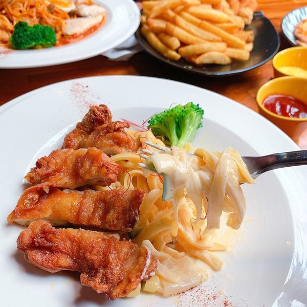 高雄愛河║義饗 Yi Shang║高雄美食║前金美食║前金區美食║鹽埕美食║高雄美食地圖║高雄食記║義大利麵║高雄餐廳║pasta║高雄義大利麵║高雄旅遊║高雄景點