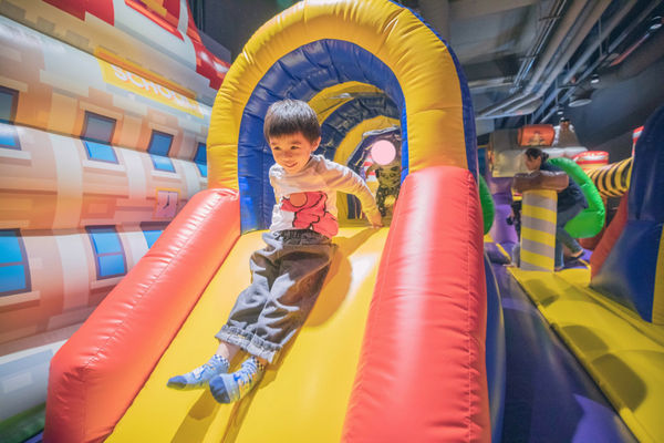 ［桃園景點］ Kid’s建築樂園A8桃園店- 建築工程體驗館，大型積木，沙坑，蹦跳氣墊，小小工程車，無限暢遊