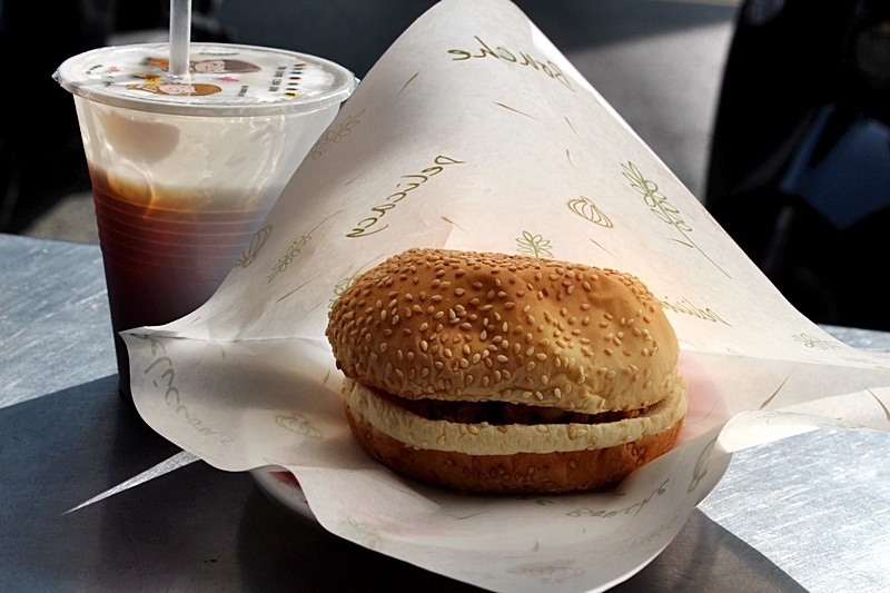 嫩江街高雄必吃藍鯨早餐 (1).JPG