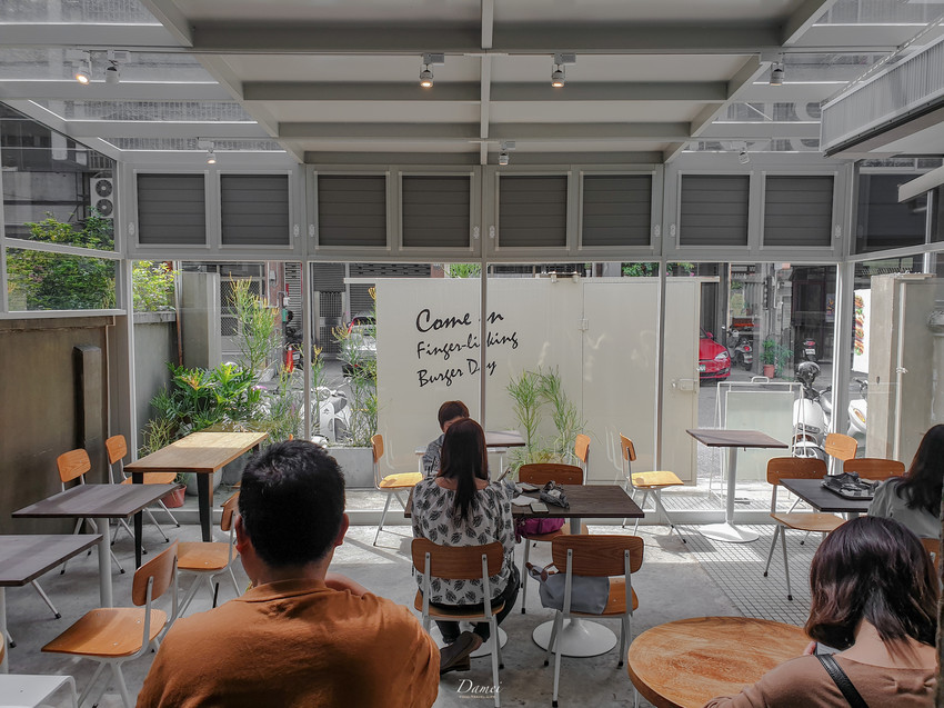 台中西區｜BunBun棒棒-脆皮奶油麵包，搭什麼都很可以