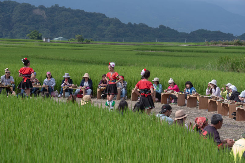 1570252439-4057830643_b