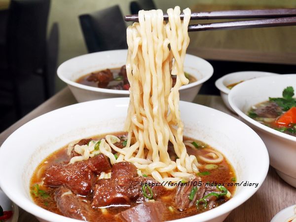 【中和牛肉麵】牛貳麵舖 #牛肉麵 #黃豆芽臭豆腐 #清蒸麻辣臭豆腐 #台北國際牛肉麵節人氣第三名 (13).JPG