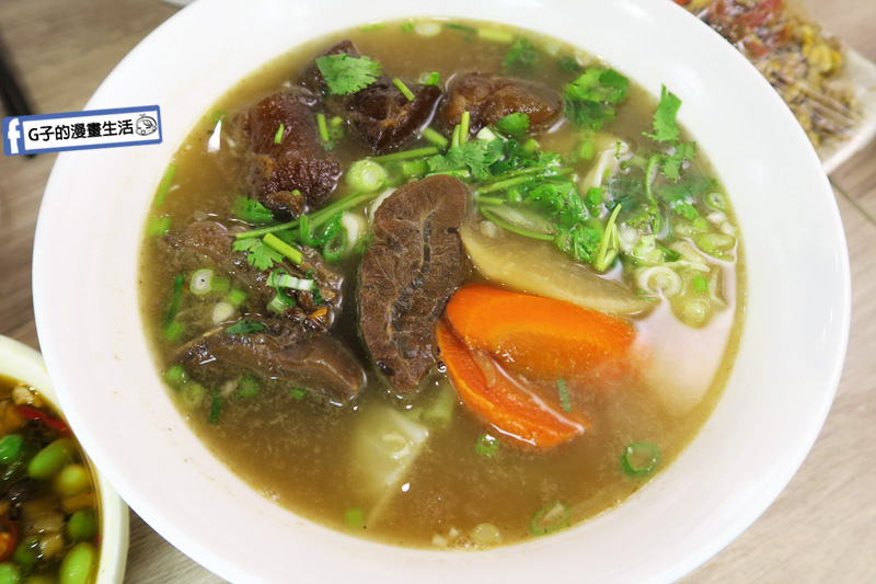 【中和牛肉麵】牛貳麵舖.清蒸麻辣臭豆腐.台北國際牛肉麵節.眷村牛肉麵口味