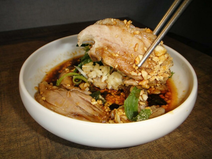 【美食】「二鬼麵舖 三重店」捷運台北橋站必吃美食,三重麻辣麵