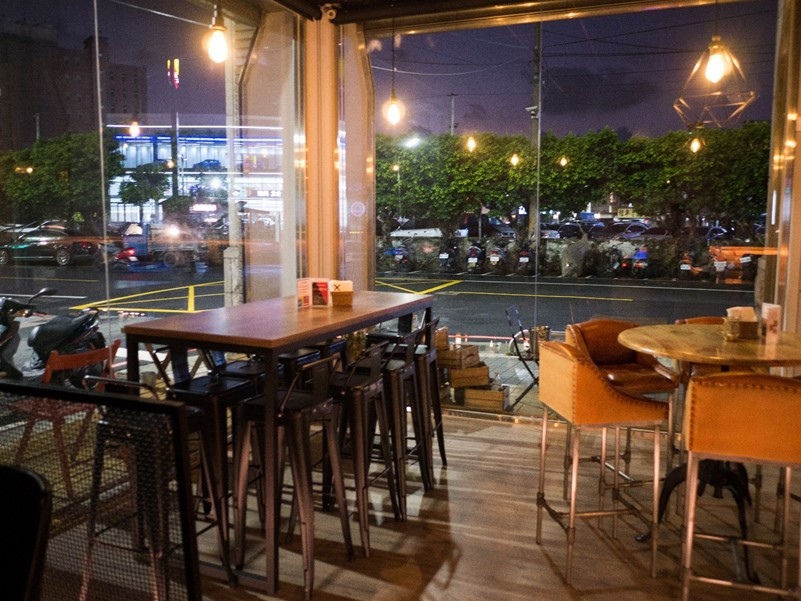 【新莊酒吧】最懂客人的餐酒館《THEFOUR》，鄰近輔大，新北酒吧推薦