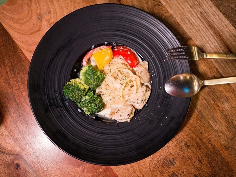 【新莊酒吧】最懂客人的餐酒館《THEFOUR》，鄰近輔大，新北酒吧推薦