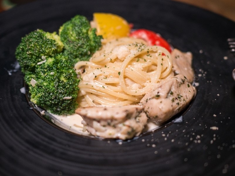 【新莊酒吧】最懂客人的餐酒館《THEFOUR》，鄰近輔大，新北酒吧推薦