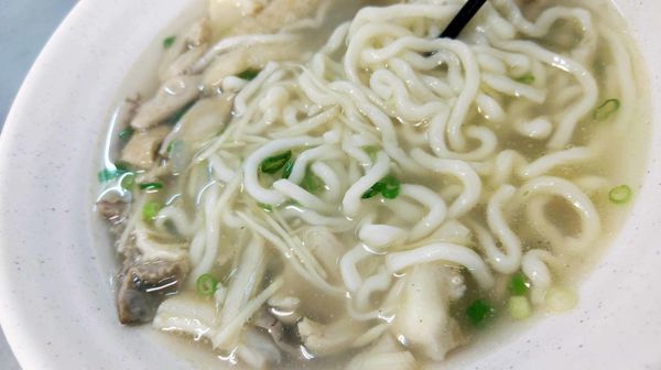 【台北美食】牛霸小吃店-吃了會讚不絕口的清燉牛肉麵