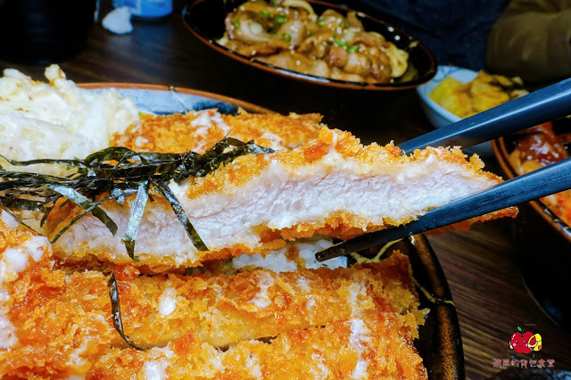 [食記] 新竹東區-四葉燒肉 丼物專門店 CP值高的平價丼飯 $220的天丼有炸牡蠣 炸蝦 豬排 玉子 炭香豐富的炙燒乾拌拉麵