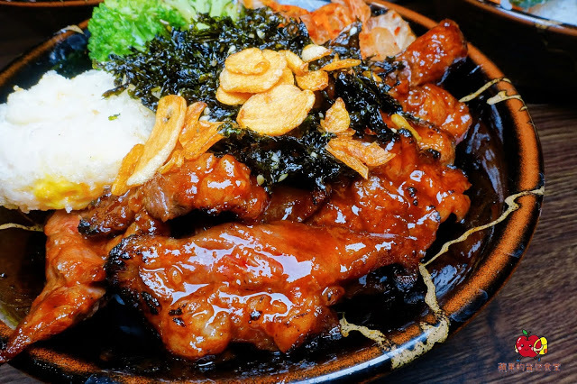 [食記] 新竹東區-四葉燒肉 丼物專門店 CP值高的平價丼飯 $220的天丼有炸牡蠣 炸蝦 豬排 玉子 炭香豐富的炙燒乾拌拉麵