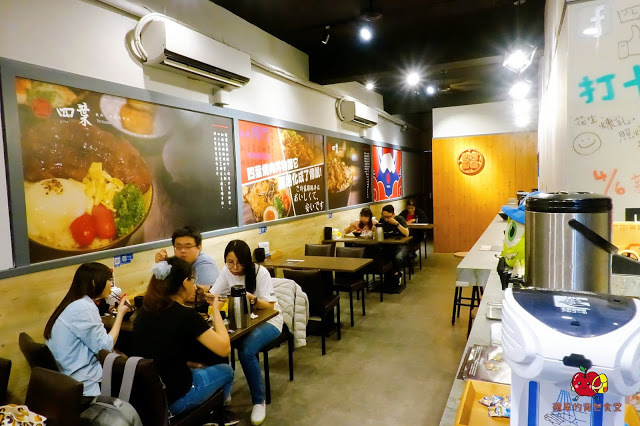 [食記] 新竹東區-四葉燒肉 丼物專門店 CP值高的平價丼飯 $220的天丼有炸牡蠣 炸蝦 豬排 玉子 炭香豐富的炙燒乾拌拉麵