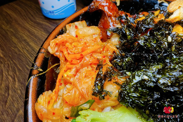 [食記] 新竹東區-四葉燒肉 丼物專門店 CP值高的平價丼飯 $220的天丼有炸牡蠣 炸蝦 豬排 玉子 炭香豐富的炙燒乾拌拉麵