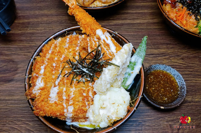 [食記] 新竹東區-四葉燒肉 丼物專門店 CP值高的平價丼飯 $220的天丼有炸牡蠣 炸蝦 豬排 玉子 炭香豐富的炙燒乾拌拉麵