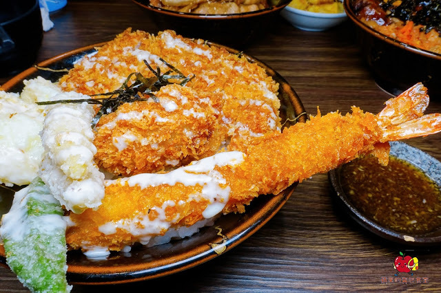 [食記] 新竹東區-四葉燒肉 丼物專門店 CP值高的平價丼飯 $220的天丼有炸牡蠣 炸蝦 豬排 玉子 炭香豐富的炙燒乾拌拉麵