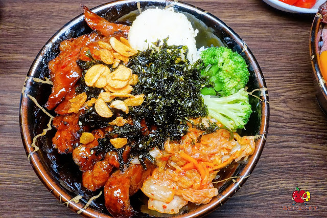 [食記] 新竹東區-四葉燒肉 丼物專門店 CP值高的平價丼飯 $220的天丼有炸牡蠣 炸蝦 豬排 玉子 炭香豐富的炙燒乾拌拉麵