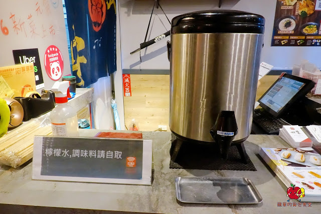 [食記] 新竹東區-四葉燒肉 丼物專門店 CP值高的平價丼飯 $220的天丼有炸牡蠣 炸蝦 豬排 玉子 炭香豐富的炙燒乾拌拉麵