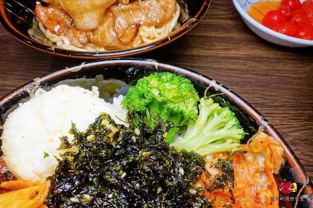 [食記] 新竹東區-四葉燒肉 丼物專門店 CP值高的平價丼飯 $220的天丼有炸牡蠣 炸蝦 豬排 玉子 炭香豐富的炙燒乾拌拉麵