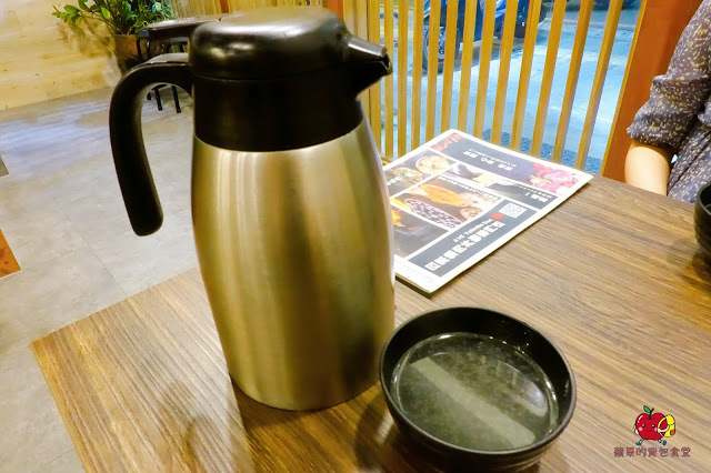 [食記] 新竹東區-四葉燒肉 丼物專門店 CP值高的平價丼飯 $220的天丼有炸牡蠣 炸蝦 豬排 玉子 炭香豐富的炙燒乾拌拉麵