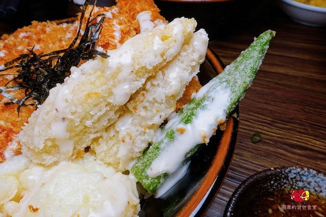 [食記] 新竹東區-四葉燒肉 丼物專門店 CP值高的平價丼飯 $220的天丼有炸牡蠣 炸蝦 豬排 玉子 炭香豐富的炙燒乾拌拉麵