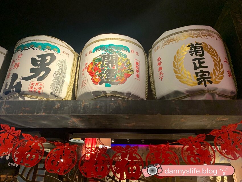 道地串燒、定食，一秒來到日本，味噌湯、飲料喝到飽。微風北車美食廣場～丹尼的吃喝玩樂～