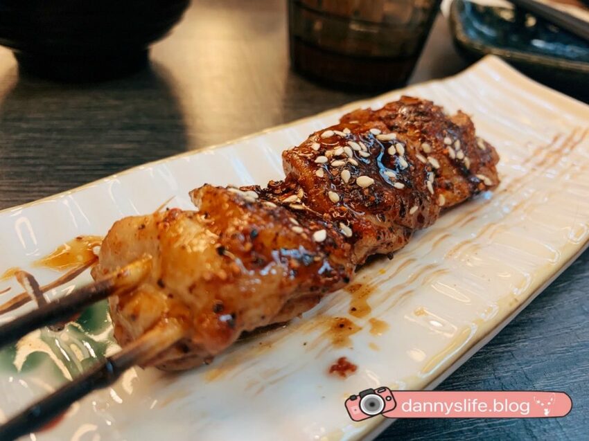 道地串燒、定食，一秒來到日本，味噌湯、飲料喝到飽。微風北車美食廣場～丹尼的吃喝玩樂～