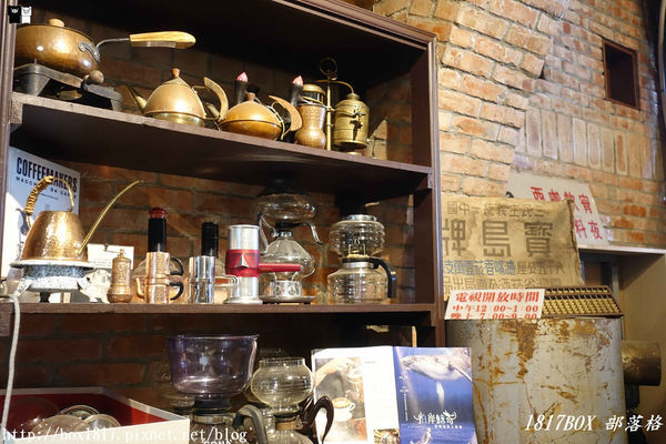 【台中。中區】老建築飄咖啡香。黝脈咖啡。無菜單咖啡喝到飽