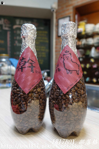 【台中。中區】老建築飄咖啡香。黝脈咖啡。無菜單咖啡喝到飽