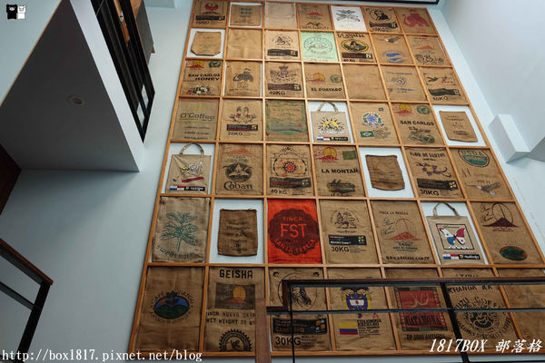 【台中。中區】老建築飄咖啡香。黝脈咖啡。無菜單咖啡喝到飽