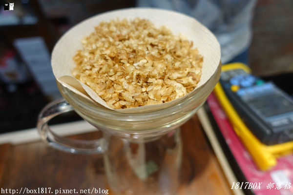 【台中。中區】老建築飄咖啡香。黝脈咖啡。無菜單咖啡喝到飽