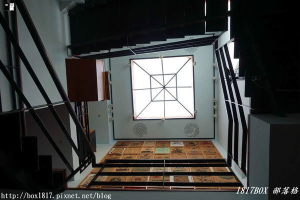 【台中。中區】老建築飄咖啡香。黝脈咖啡。無菜單咖啡喝到飽