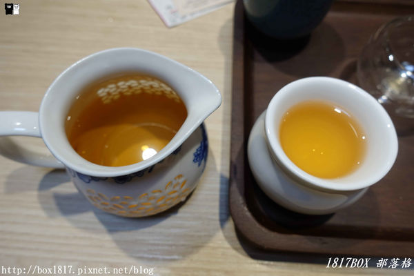 【台中。中區】老建築飄咖啡香。黝脈咖啡。無菜單咖啡喝到飽