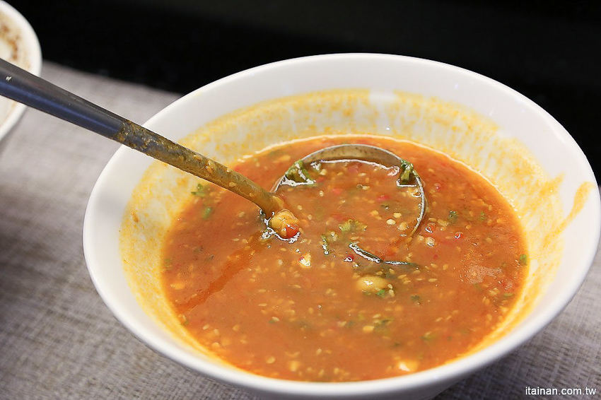 台南北區美食火鍋｜用愛與新鮮蔬果熬煮湯底的『丞恬鍋物 hot pot』雙人套餐海陸全餐都吃的到還有霸氣海鮮船，飲料霜淇淋無限供應! - 台南好Food遊