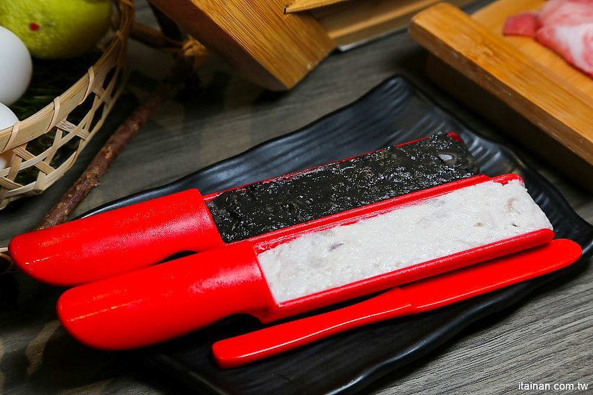 台南北區美食火鍋｜用愛與新鮮蔬果熬煮湯底的『丞恬鍋物 hot pot』雙人套餐海陸全餐都吃的到還有霸氣海鮮船，飲料霜淇淋無限供應! - 台南好Food遊