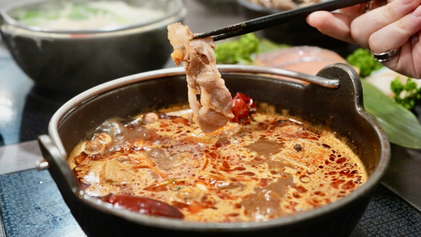 [林口美食] 熟度精緻鍋物 林口中正店｜高CP值浮誇大肉盤／必點棉花糖叻沙湯＆熔岩瀑布起司牛奶鍋！