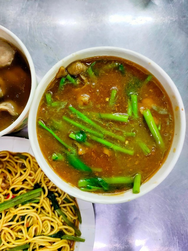 桃園蘆竹美食-南崁生炒羊肉-南崁路騎樓下超人氣宵夜,想吃可得排隊耐心守候 (邀約) @民宿女王芽月-美食.旅遊.全台趴趴走