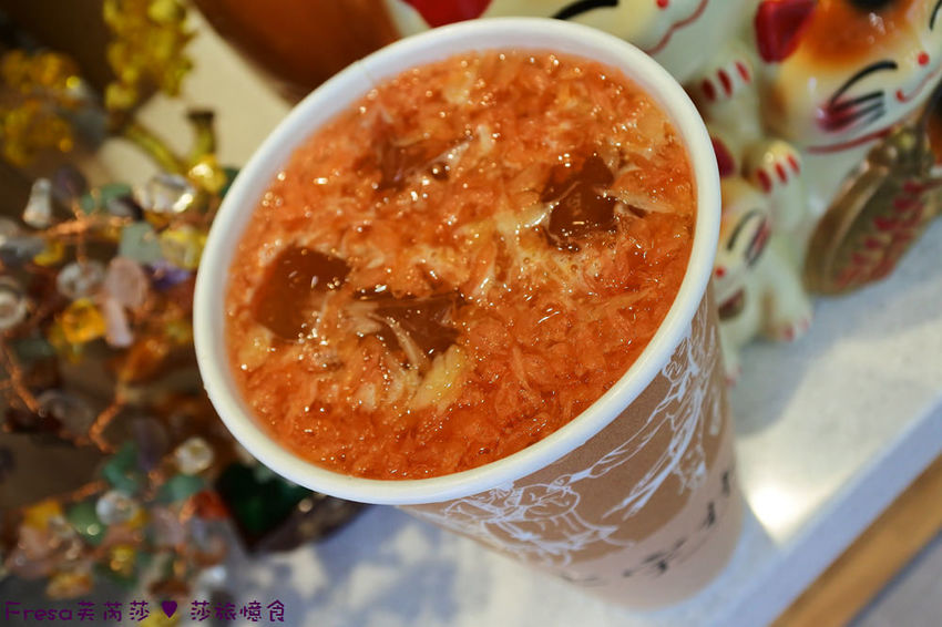 台南飲料【上宇林 （永康東橋店）】Q嚼手工粉角與嫩香布丁口感大升級.招牌紅龍鮮奶茶特殊茶韻層次香│葡萄柚綠│奇美醫院│永康飲料│永康區美食 - Fresa芙芮莎♥莎旅憶食