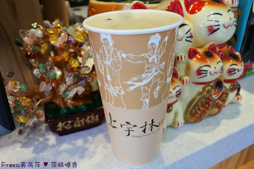 台南飲料【上宇林 （永康東橋店）】Q嚼手工粉角與嫩香布丁口感大升級.招牌紅龍鮮奶茶特殊茶韻層次香│葡萄柚綠│奇美醫院│永康飲料│永康區美食 - Fresa芙芮莎♥莎旅憶食