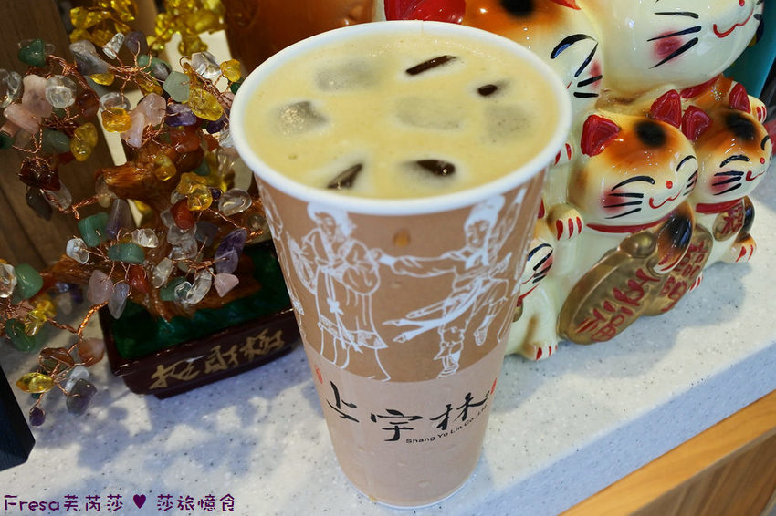 台南飲料【上宇林 （永康東橋店）】Q嚼手工粉角與嫩香布丁口感大升級.招牌紅龍鮮奶茶特殊茶韻層次香│葡萄柚綠│奇美醫院│永康飲料│永康區美食 - Fresa芙芮莎♥莎旅憶食